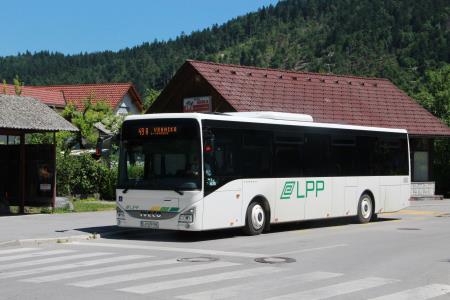Avtobus LPP na postajališču v Borovnici