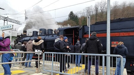 Božičkov muzejski vlak na borovniški železniški postaji