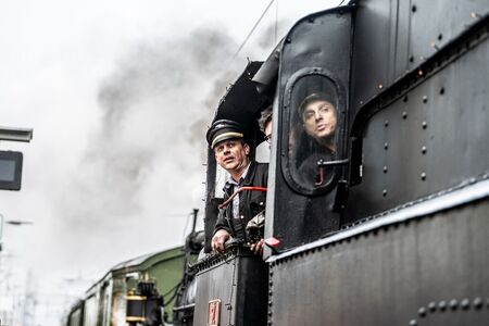 Strojevodja Rok Šmon na parni lokomotivi