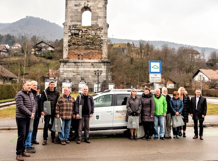 Prostovoljci in vozilo Prostofer