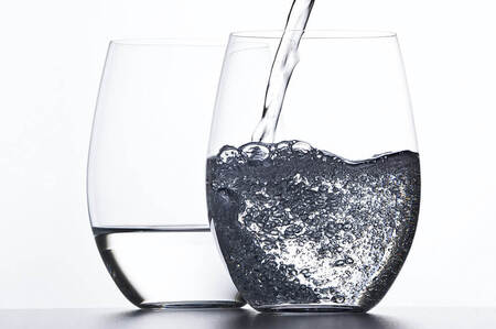 Voda-v-kozarcu