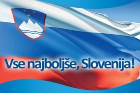 Plapolajoča slovenska zastava ob Dnevu državnosti 