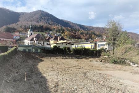 Cona Struge - sanirana parcela 1.jpg