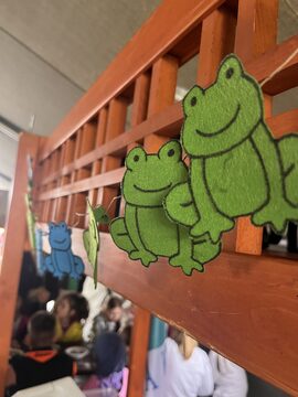 Pestro-dogajanje-se-je-popoldne-preselilo-na-stojnice.-Foto-Jasna-Tarman-scaled